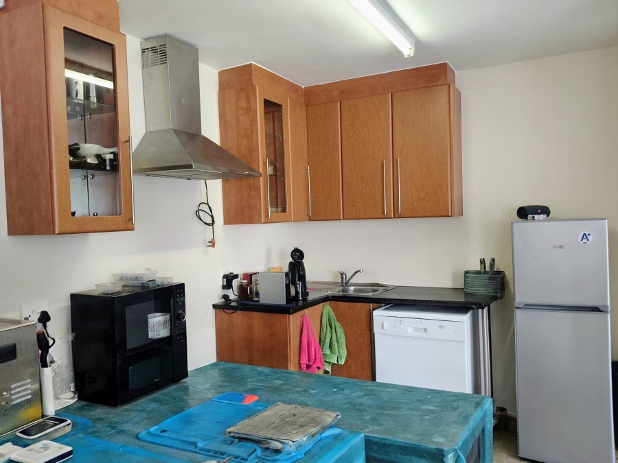 6 Bedroom Property for Sale in Paradise Beach Eastern Cape